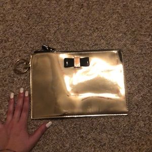 Shiny gold clutch